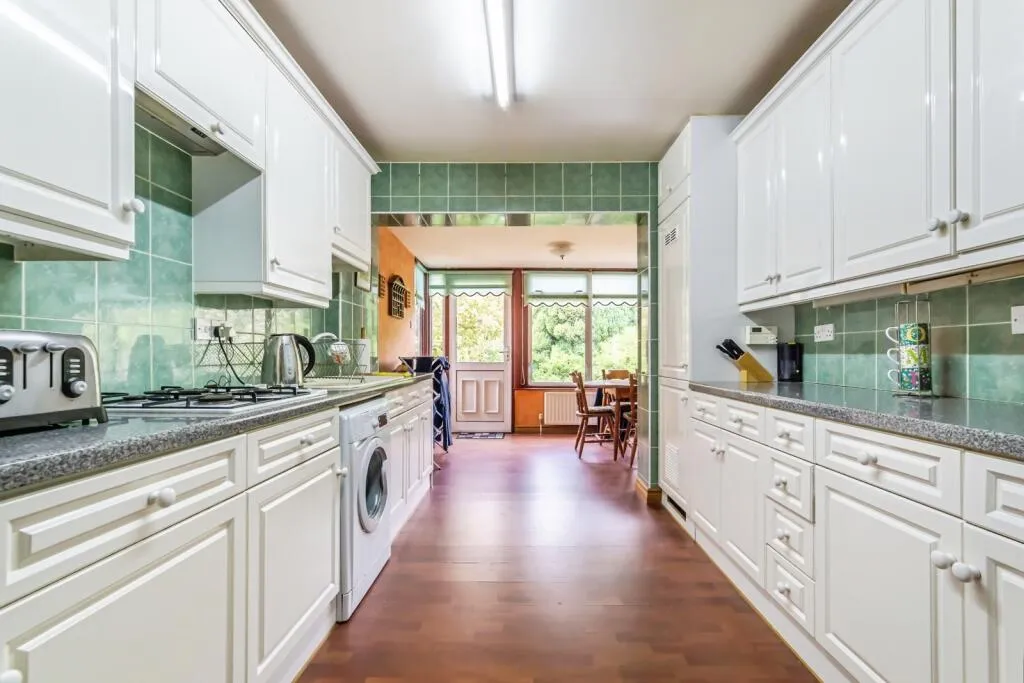 4 bed Semi-Detached