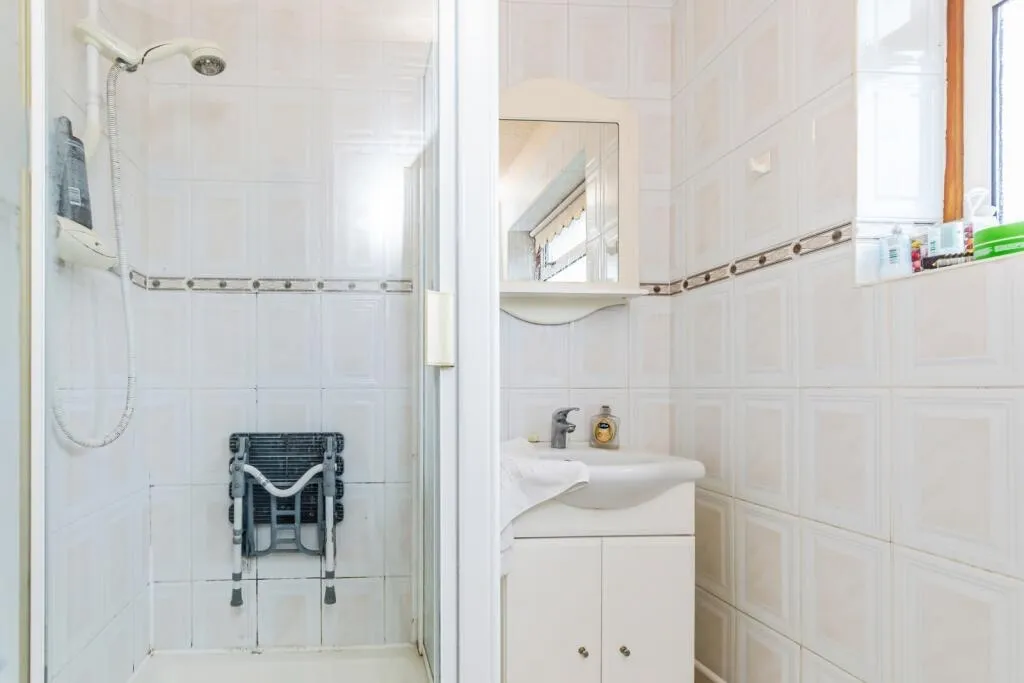 4 bed Semi-Detached