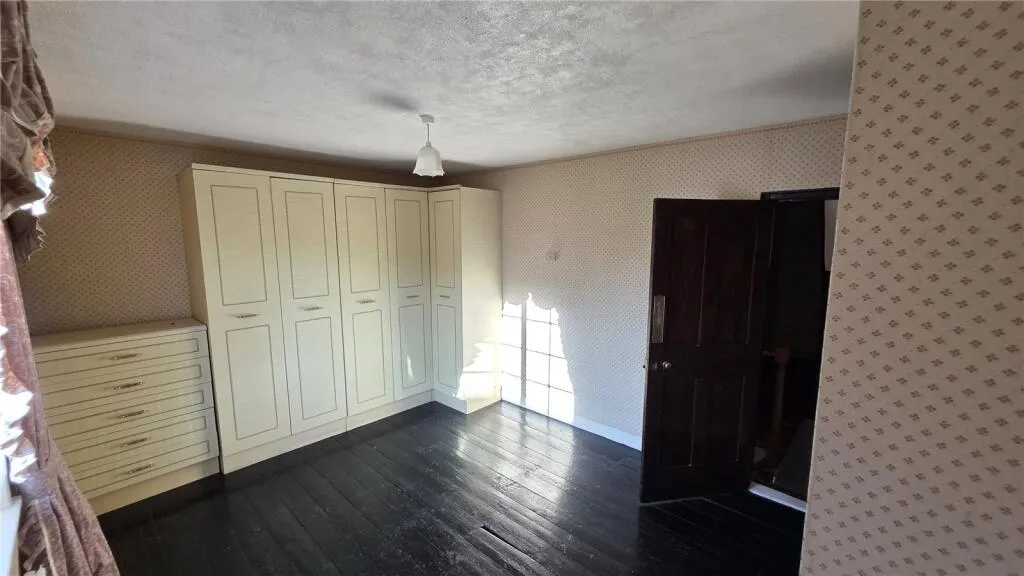 3 bed End of Terrace