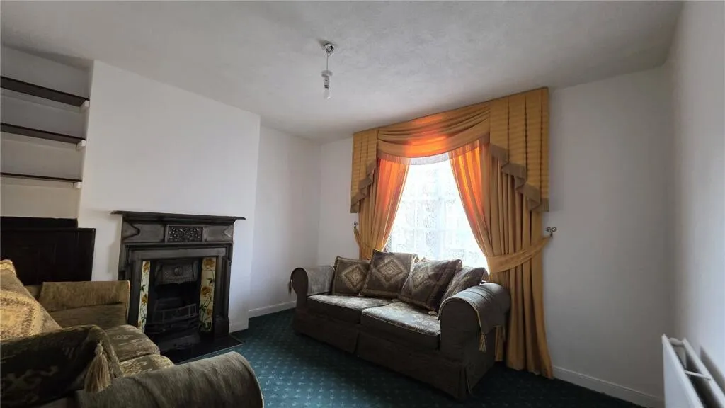 3 bed End of Terrace