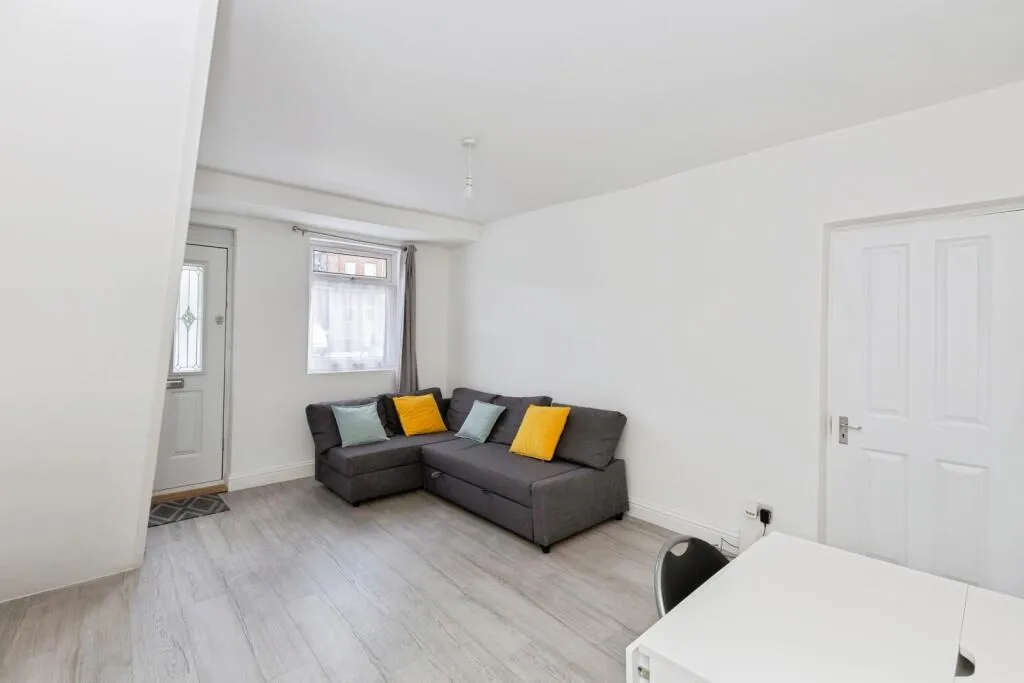 6 bed Semi-Detached