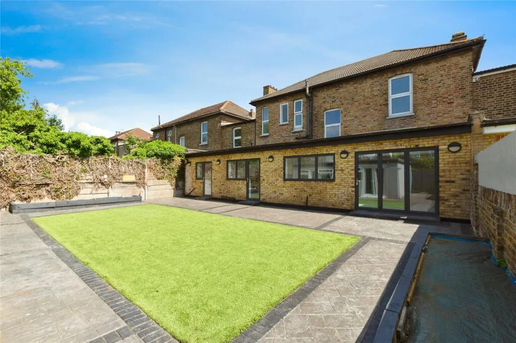 6 bed Semi-Detached