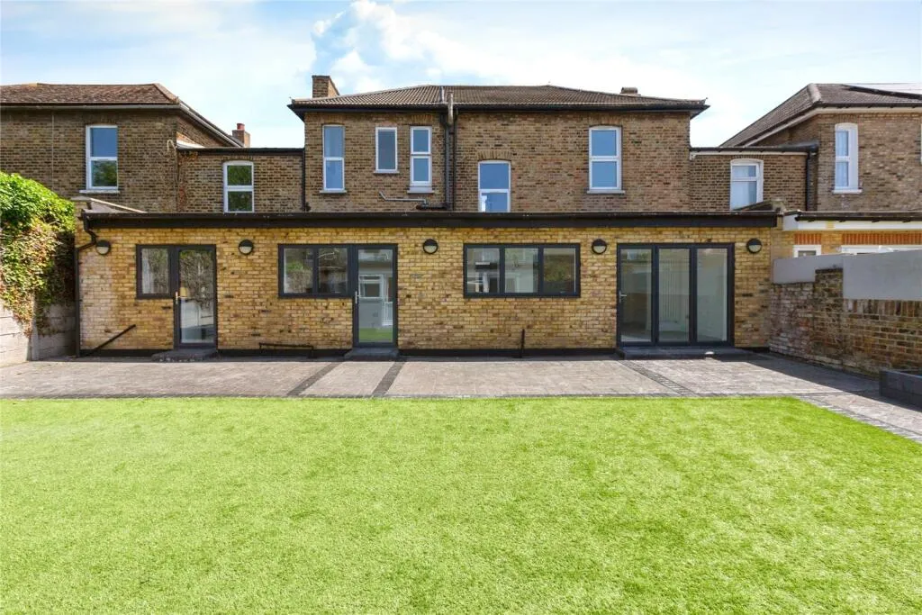 6 bed Semi-Detached