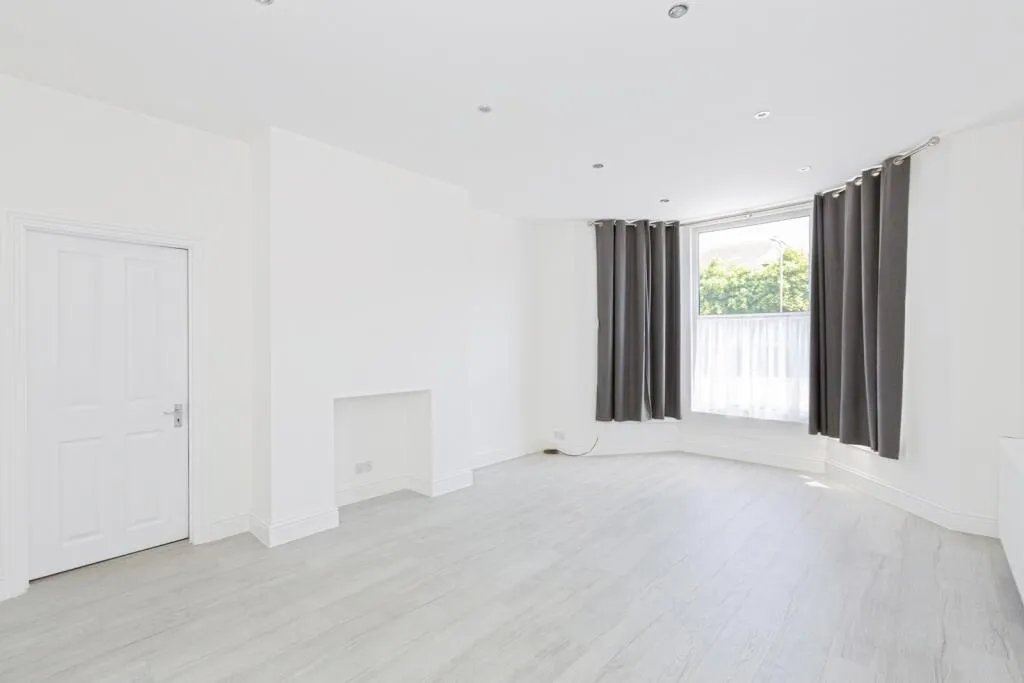 6 bed Semi-Detached