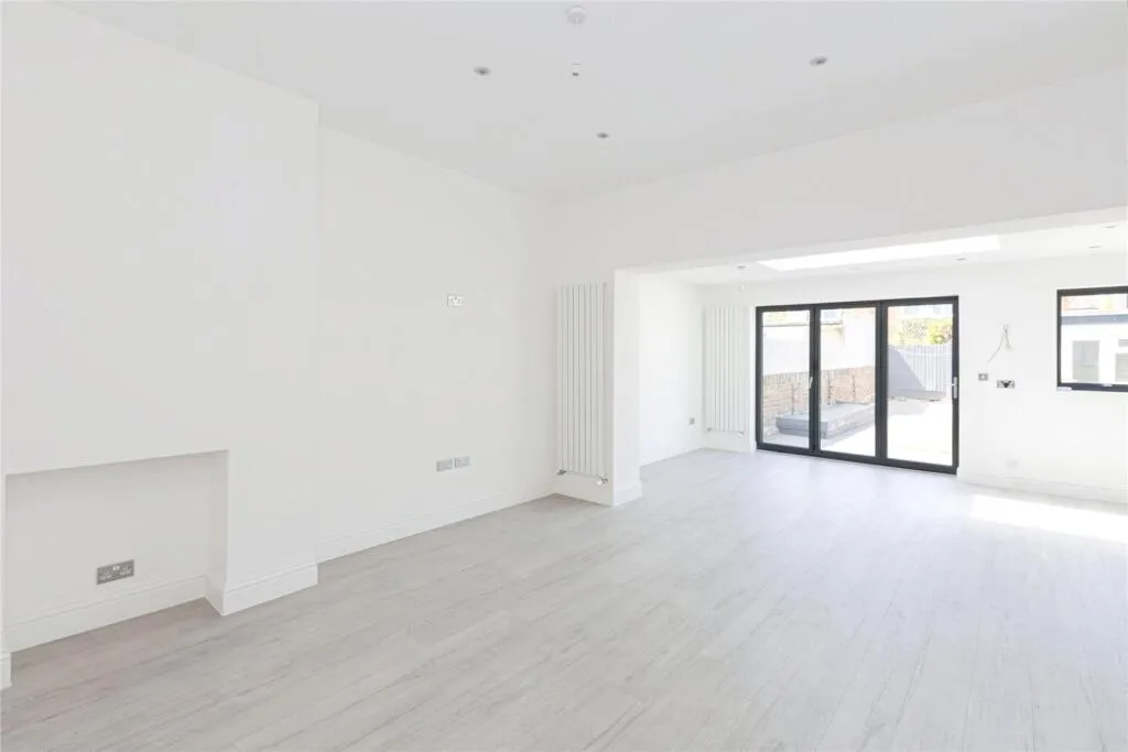 6 bed Semi-Detached