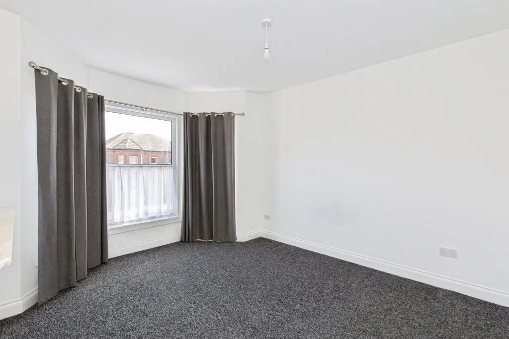 6 bed Semi-Detached