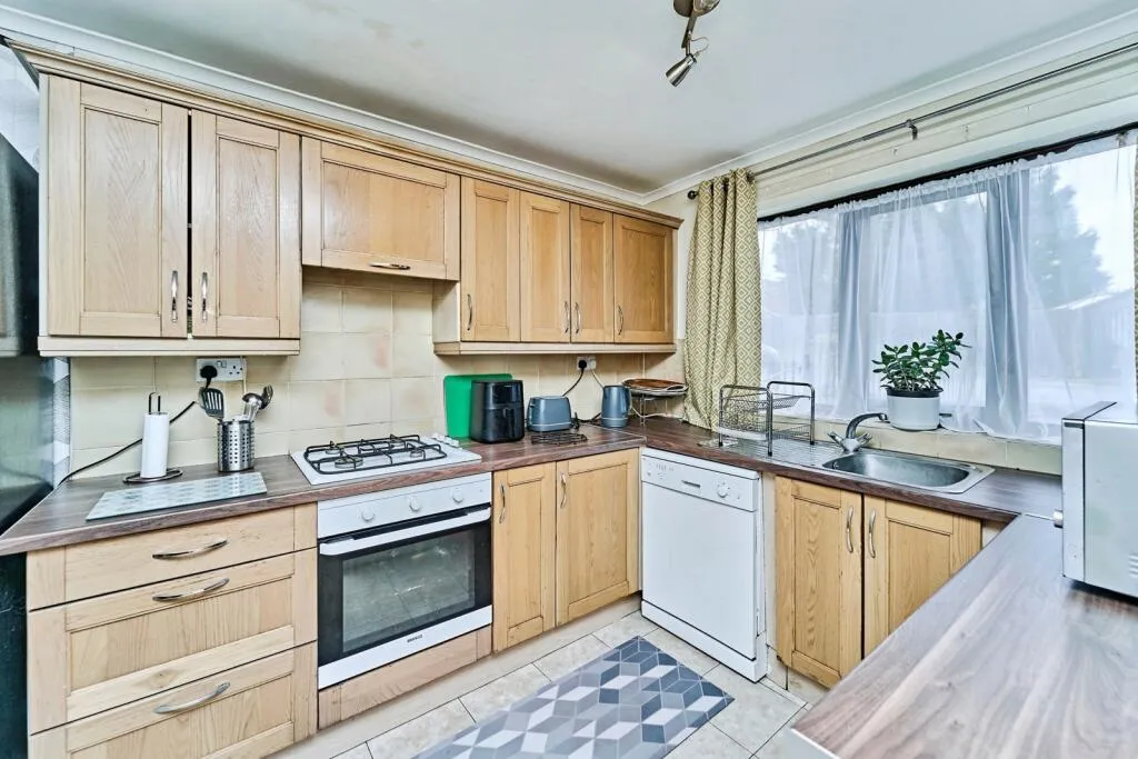 3 bed End of Terrace