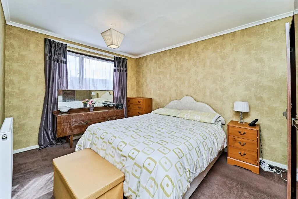 3 bed End of Terrace
