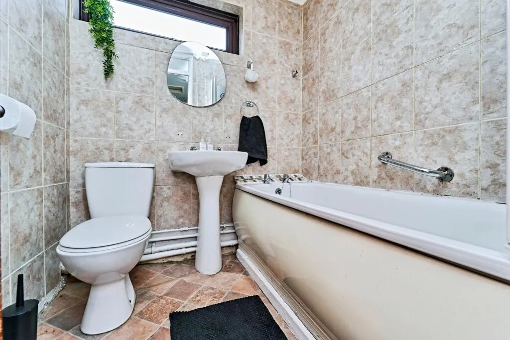 3 bed End of Terrace