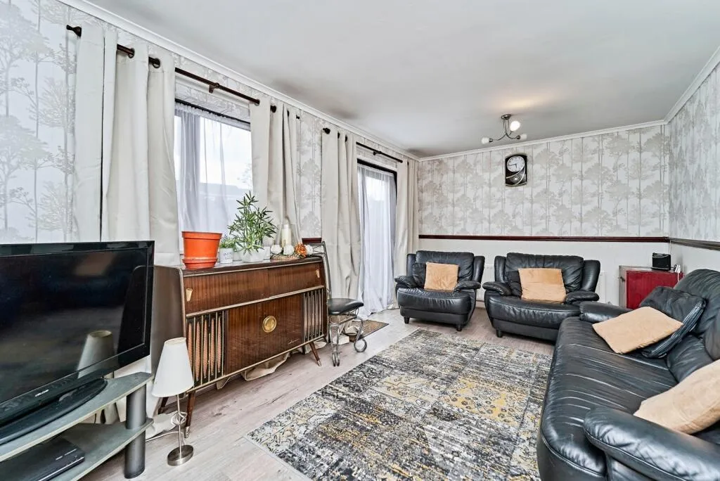 3 bed End of Terrace