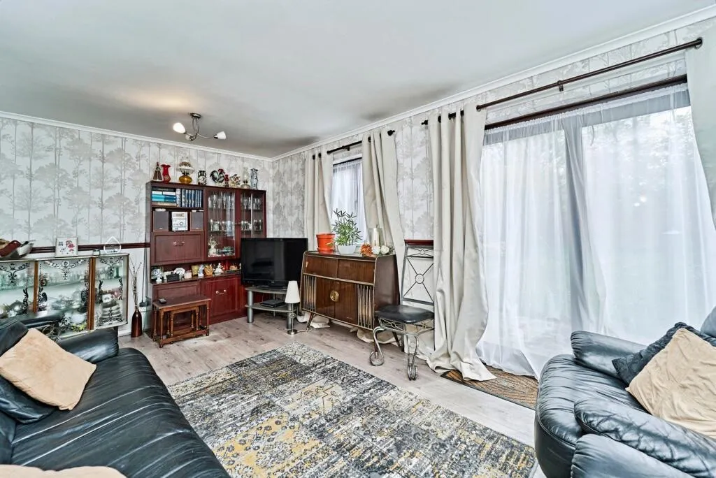 3 bed End of Terrace