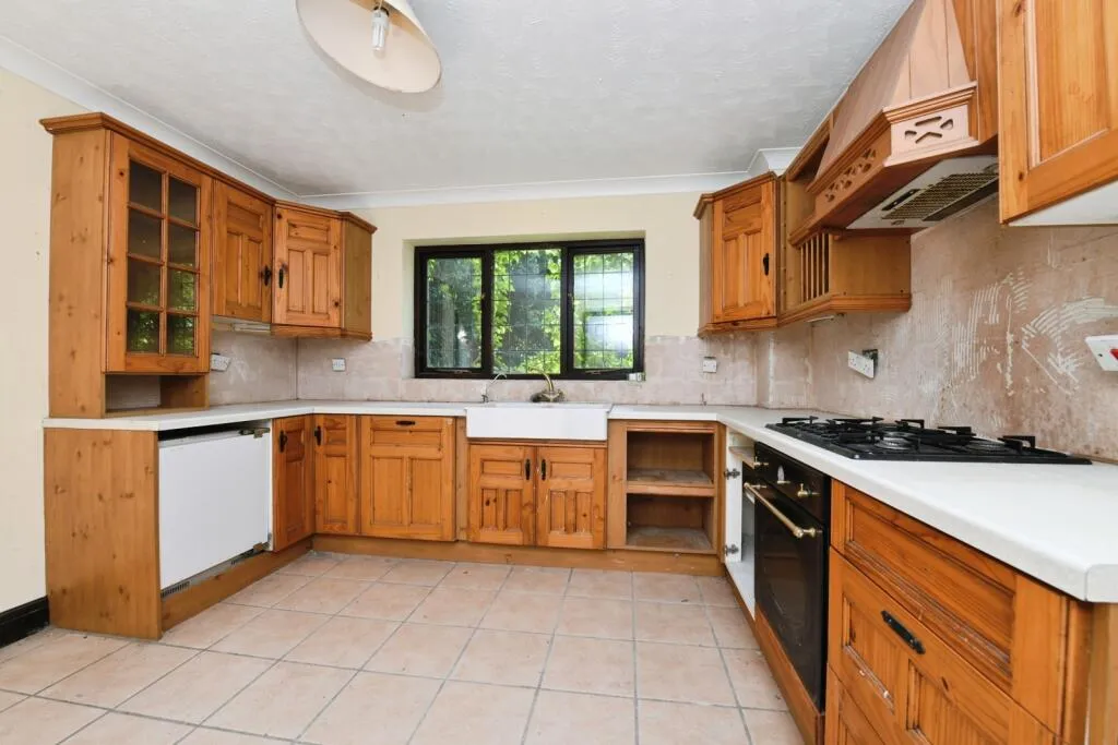 4 bed Detached