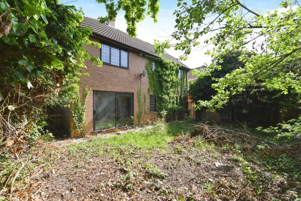 4 bed Detached