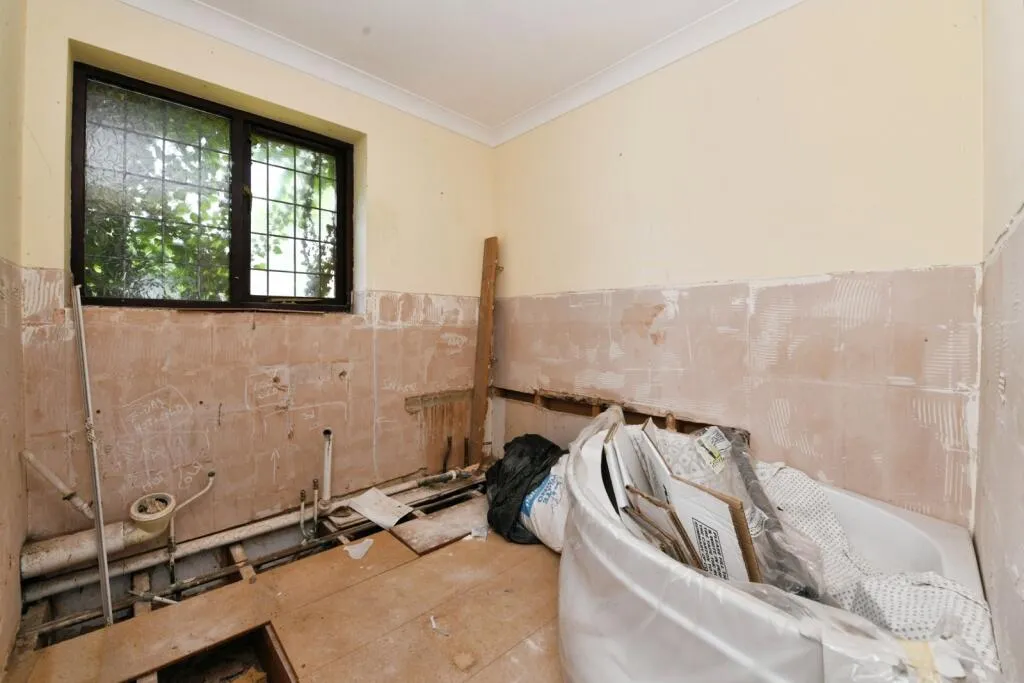4 bed Detached