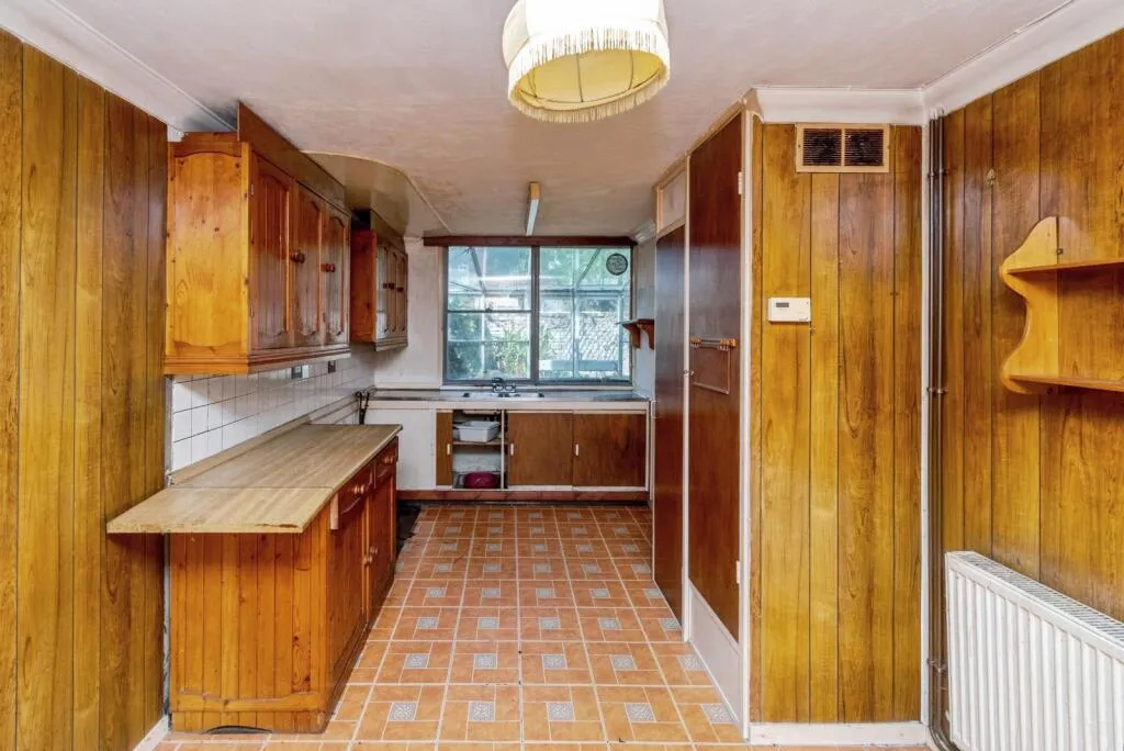 3 bed End of Terrace