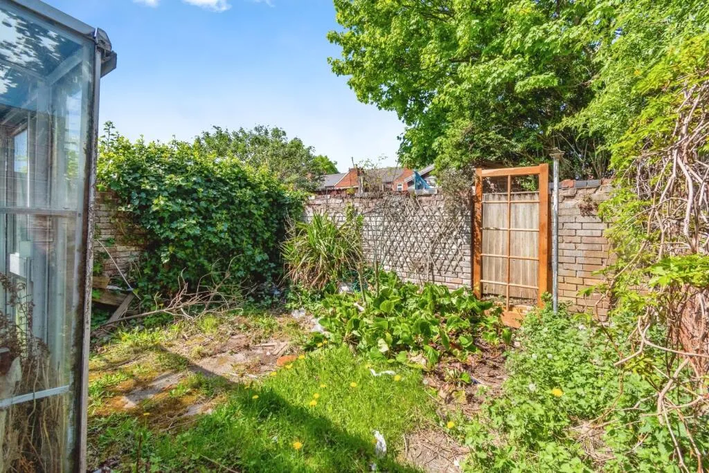 3 bed End of Terrace
