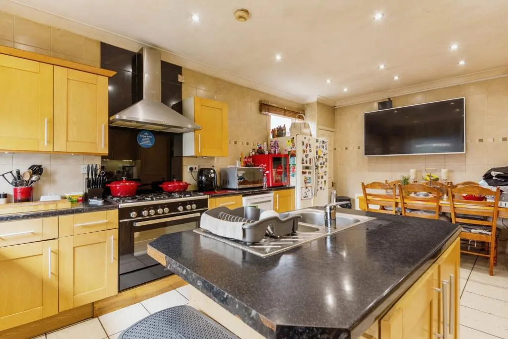 5 bed Bungalow