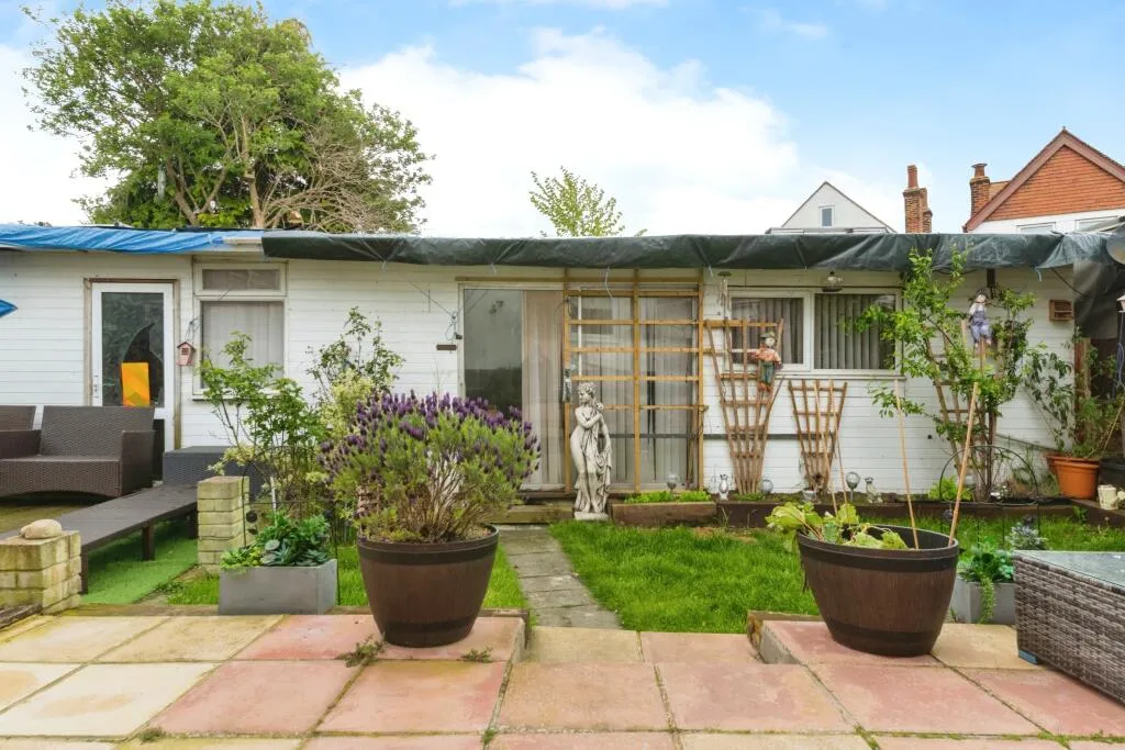 5 bed Bungalow