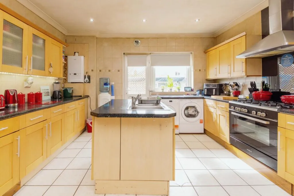 5 bed Bungalow