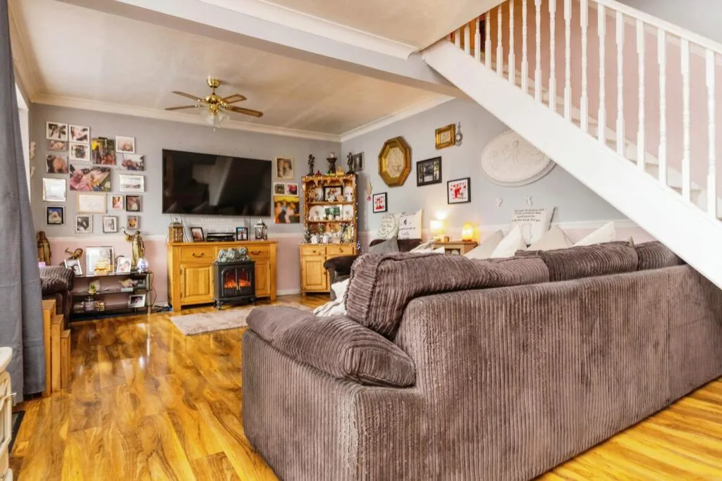 5 bed Bungalow