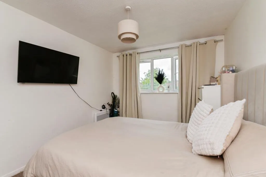 2 bed Ground Flat