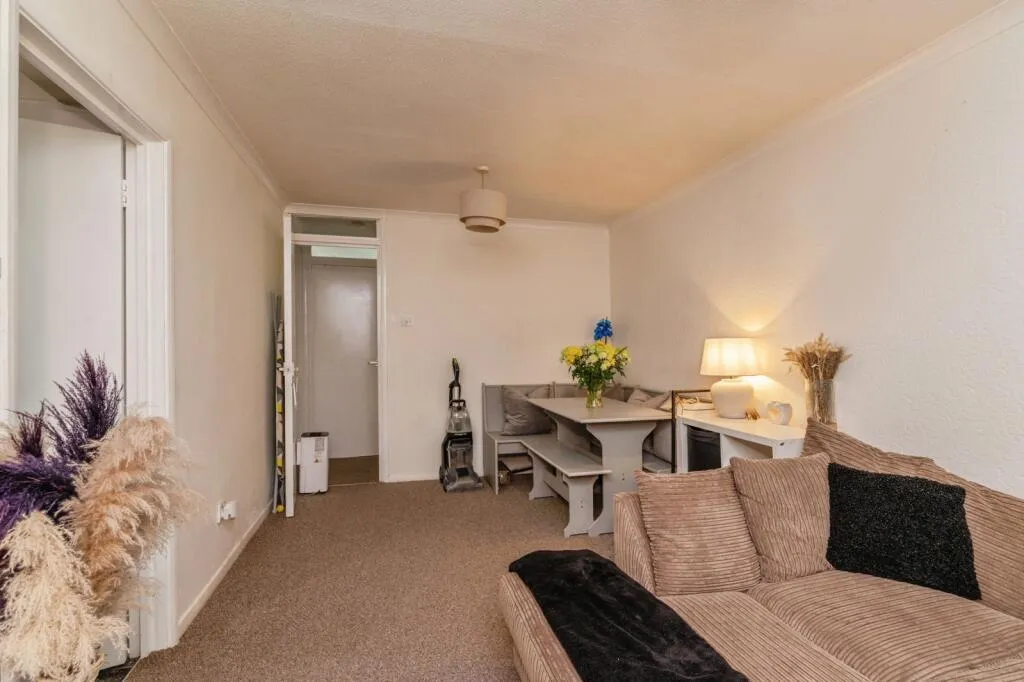 2 bed Ground Flat