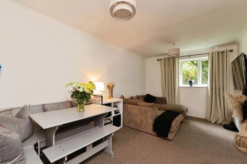 2 bed Ground Flat