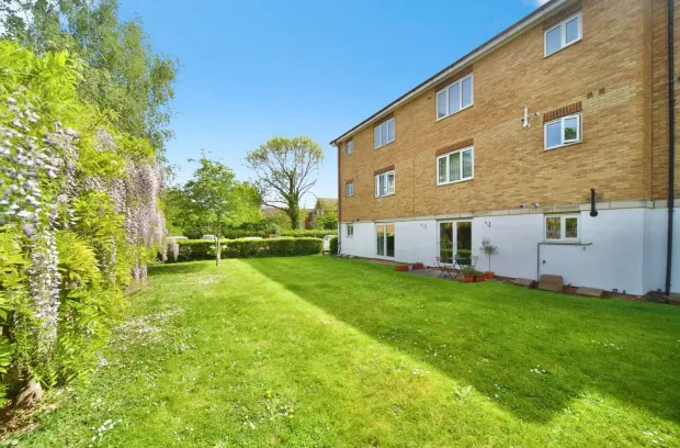 2 bed Ground Flat
