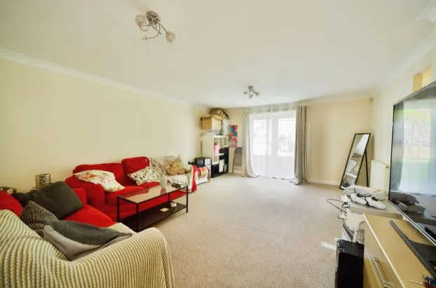 2 bed Ground Flat