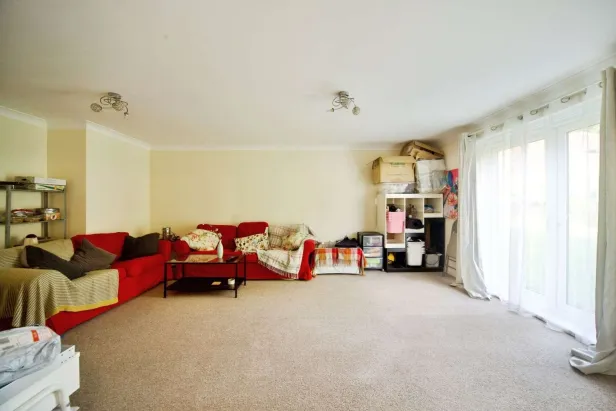 2 bed Ground Flat