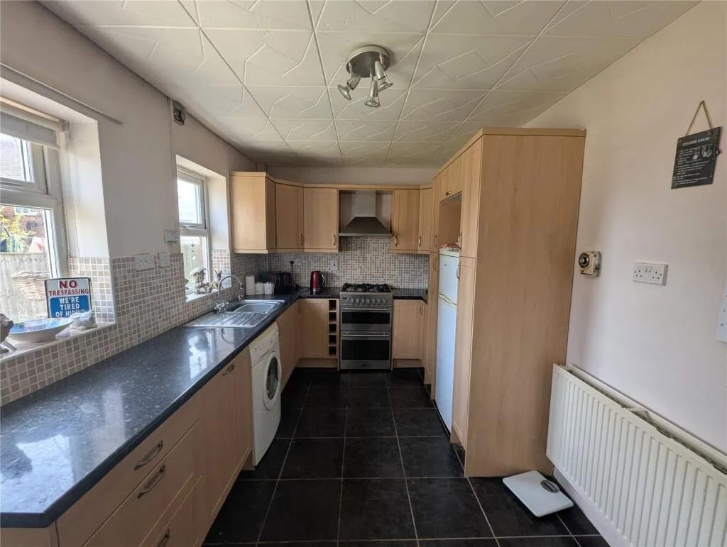 3 bed End of Terrace