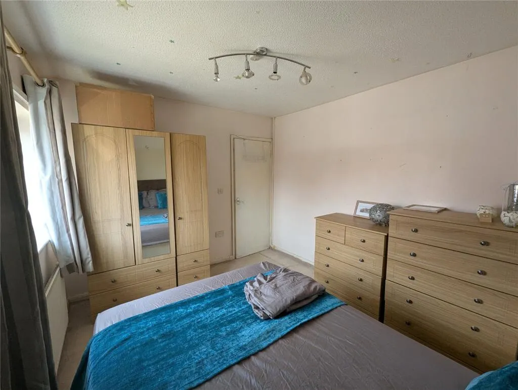 3 bed End of Terrace