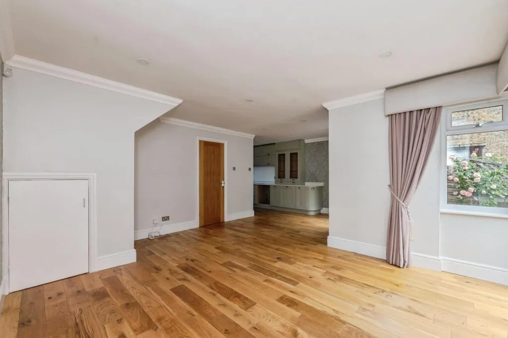 4 bed Terraced