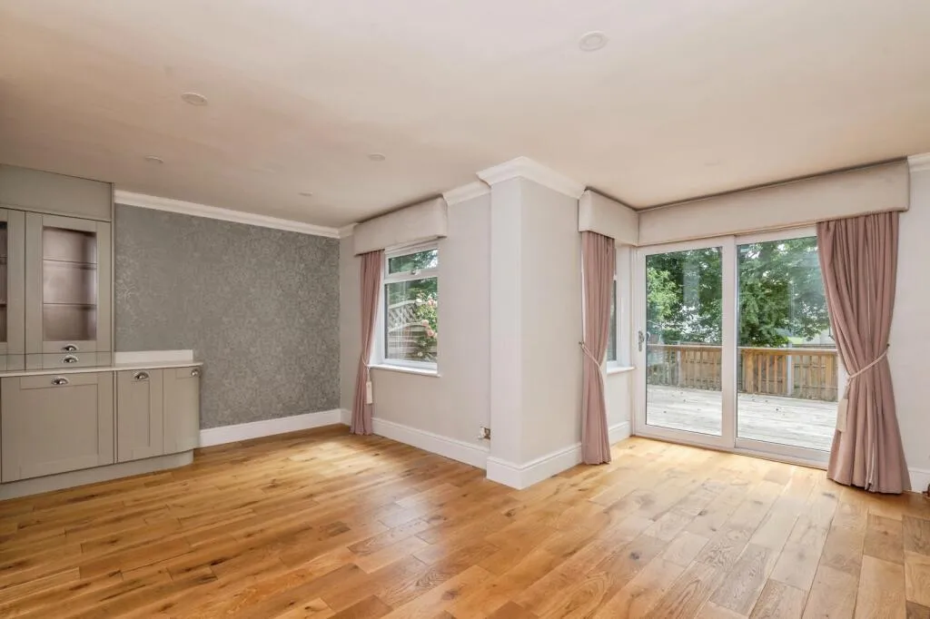 4 bed Terraced