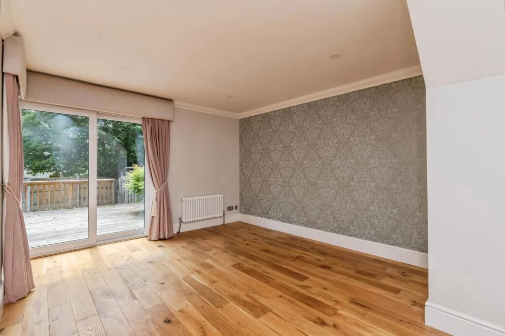 4 bed Terraced