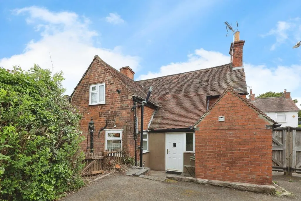 2 bed Detached