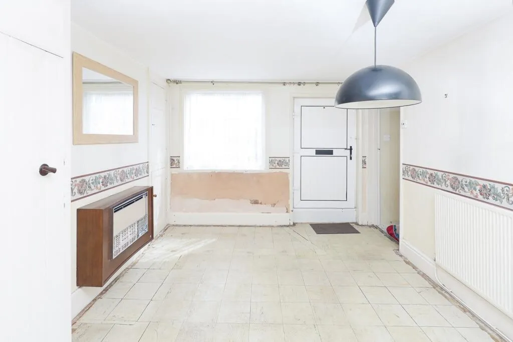 2 bed Detached