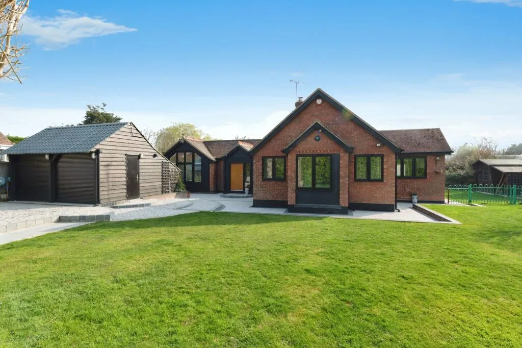 3 bed Detached Bungalow