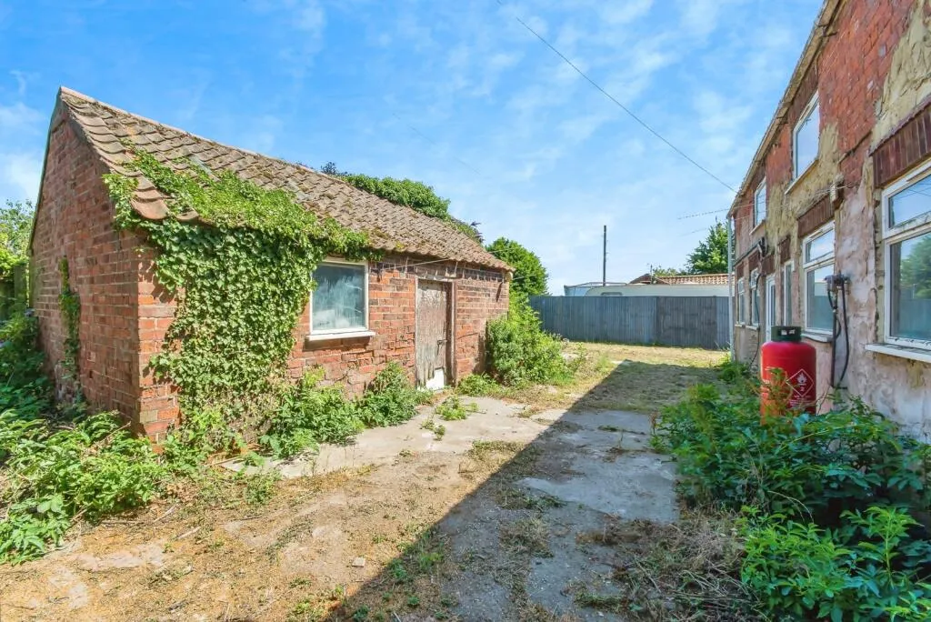 4 bed Detached