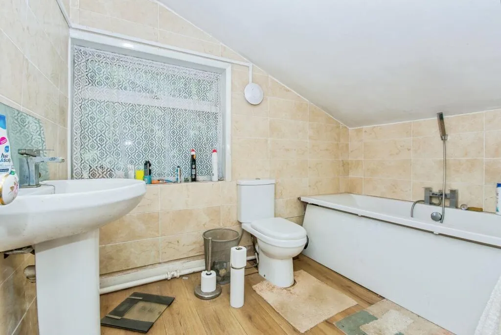 4 bed Detached