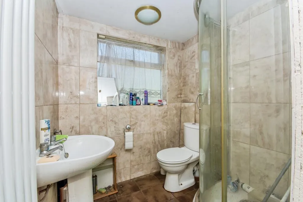 4 bed Detached