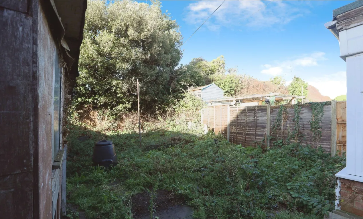 5 bed Semi-Detached
