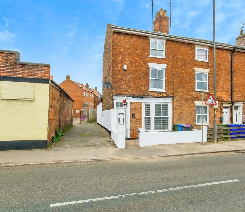 3 bed End of Terrace