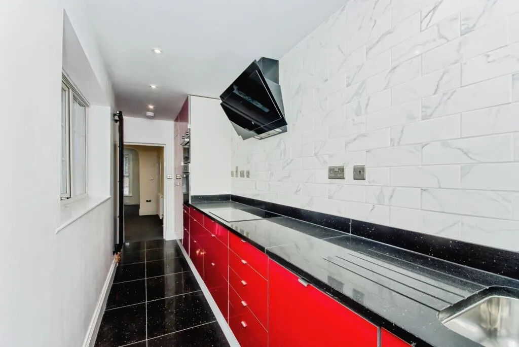 3 bed End of Terrace
