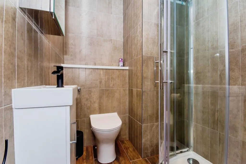 3 bed End of Terrace