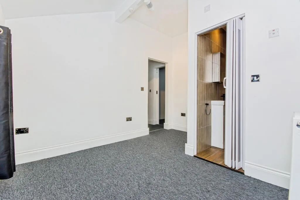 3 bed End of Terrace