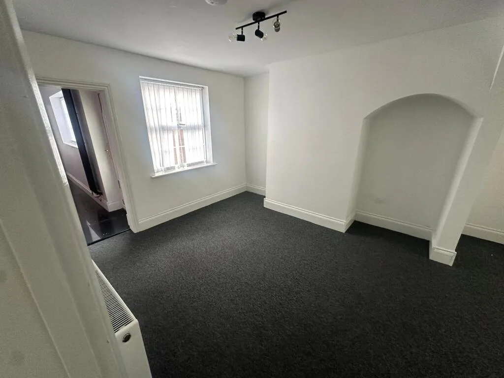 3 bed End of Terrace