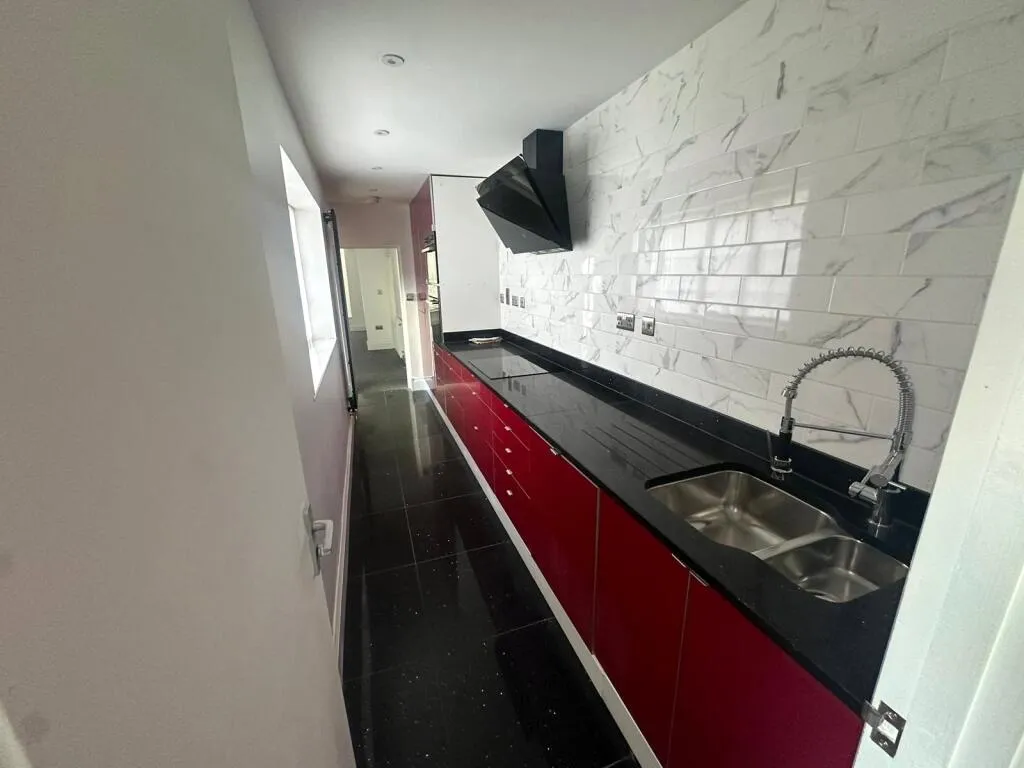 3 bed End of Terrace