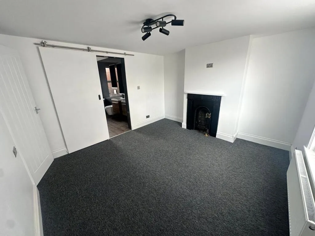 3 bed End of Terrace