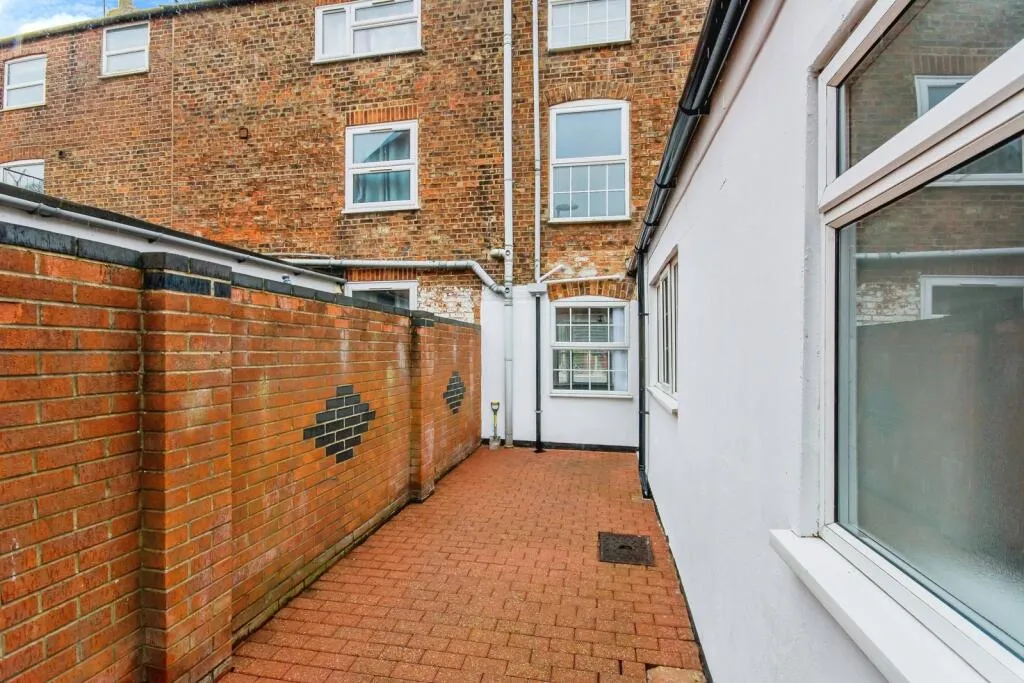 3 bed End of Terrace